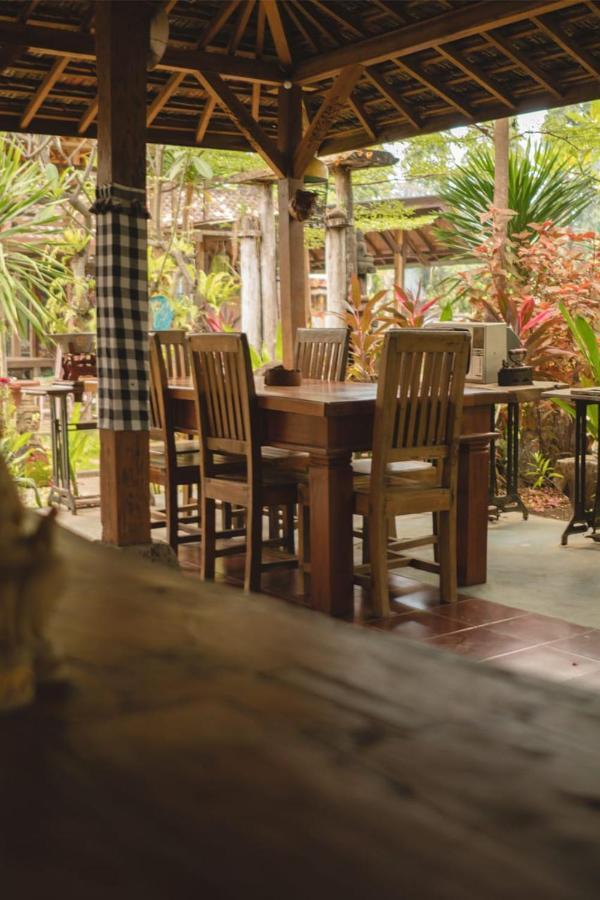 Sunrise Lodge & Lounge Singaraja Екстериор снимка