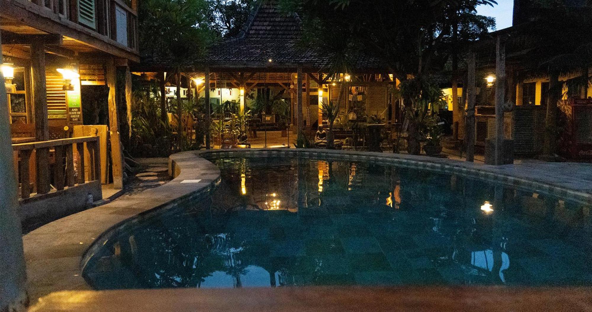 Sunrise Lodge & Lounge Singaraja Екстериор снимка